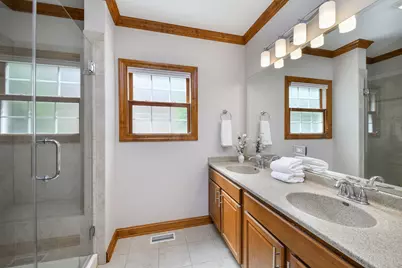 921 James Court, Wheaton, IL 60189 - Photo 5