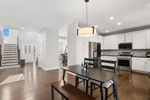 622 Oxford Ct, Lindenhurst, IL 60046 - Photo 7