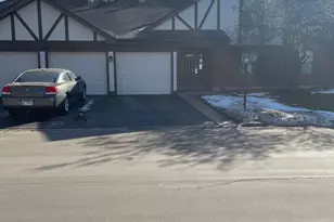 1327 Williamsburg Dr, Schaumburg, IL 60193 - Photo 1