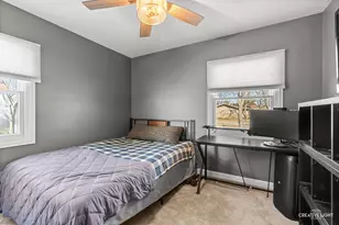 107 W Streamwood Blvd, Streamwood, IL 60107 - Photo 11