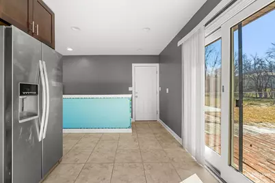 107 W Streamwood Boulevard, Streamwood, IL 60107 - Photo 5