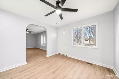 27W347 Washington Avenue, Winfield, IL 60190 - Photo 9