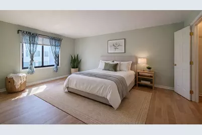 380 Pierce Court, Vernon Hills, IL 60061 - Photo 9