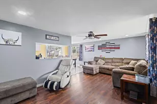 1095 Eastview Dr, Paxton, IL 60957 - Photo 3