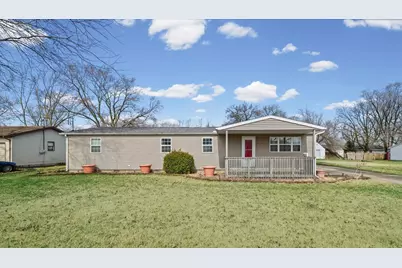 1095 Eastview Drive, Paxton, IL 60957 - Photo 1