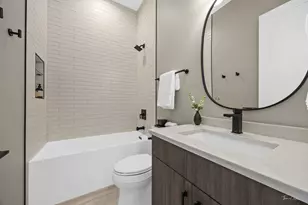 1642 W Wolfram St, Chicago, IL 60657 - Photo 27