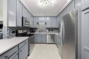 435 W Erie St, Chicago, IL 60610 - Photo 5