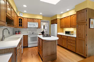 1107 W Francis Dr, Arlington Heights, IL 60005 - Photo 9