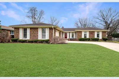 1107 W Francis Drive, Arlington Heights, IL 60005 - Photo 1