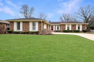 1107 W Francis Dr, Arlington Heights, IL 60005 - Photo 1