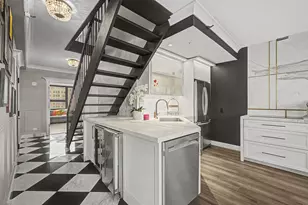 221 E Walton Pl, Chicago, IL 60611 - Photo 3