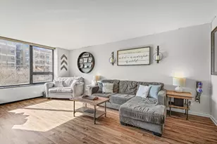 3930 N Pine Grove Ave, Chicago, IL 60613 - Photo 7