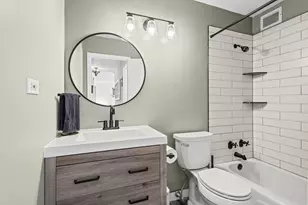 3930 N Pine Grove Ave, Chicago, IL 60613 - Photo 15