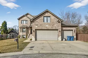10020 S 80th Ct, Palos Hills, IL 60465 - Photo 1