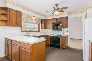 400 Green River Ct, Schaumburg, IL 60194 - Photo 9