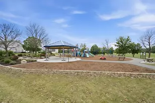 2830 Colonial Dr, Elgin, IL 60124 - Photo 33