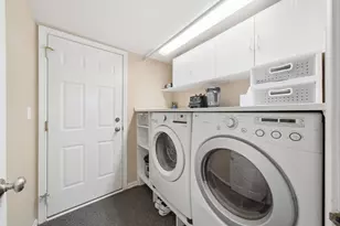 2830 Colonial Dr, Elgin, IL 60124 - Photo 15