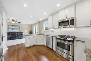 2830 Colonial Dr, Elgin, IL 60124 - Photo 7