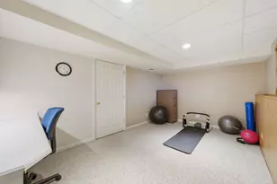 2830 Colonial Dr, Elgin, IL 60124 - Photo 27