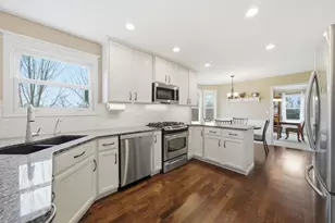 2830 Colonial Dr, Elgin, IL 60124 - Photo 5