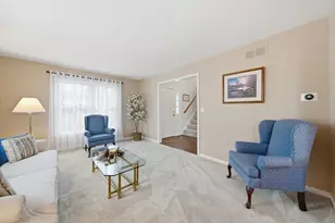 2830 Colonial Dr, Elgin, IL 60124 - Photo 13