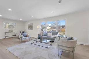 426 S Cedarcrest Dr, Schaumburg, IL 60193 - Photo 3