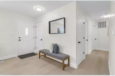 426 S Cedarcrest Drive, Schaumburg, IL 60193 - Photo 13