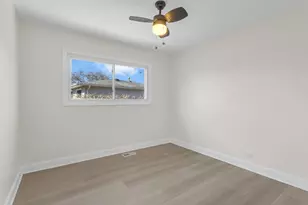 426 S Cedarcrest Dr, Schaumburg, IL 60193 - Photo 17