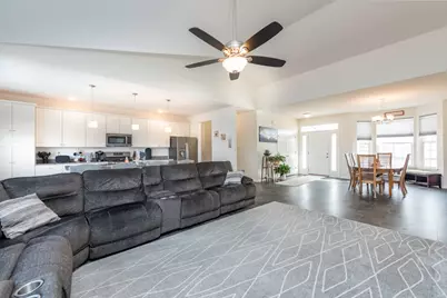 2214 Truman Trail, McHenry, IL 60051 - Photo 13