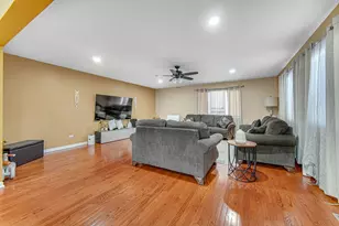 10513 Sun Valley Ct, Palos Hills, IL 60465 - Photo 5