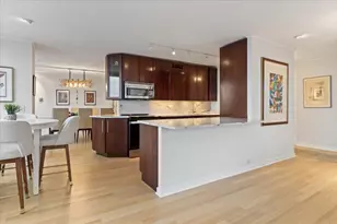 1560 N Sandburg Terrace, Chicago, IL 60610 - Photo 9