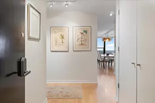 1560 N Sandburg Terrace, Chicago, IL 60610 - Photo 3