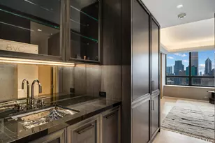 180 E Pearson St, Chicago, IL 60611 - Photo 27