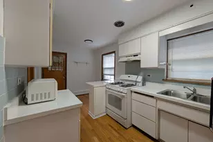 1502 W Hollywood Ave, Chicago, IL 60660 - Photo 3