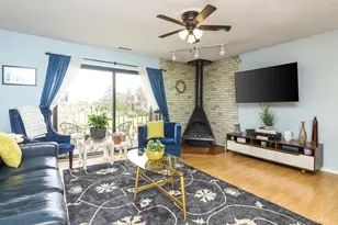 635 Limerick Ln, Schaumburg, IL 60193 - Photo 3