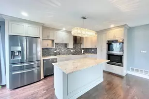 452 Gloria Ln, Oswego, IL 60543 - Photo 3