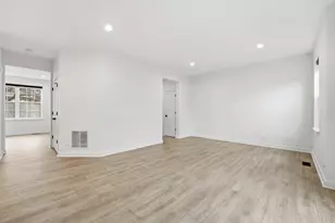 1124 Bartholdi Ct, Carol Stream, IL 60188 - Photo 7