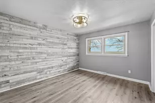 212 N 7th St, Cissna Park, IL 60924 - Photo 23