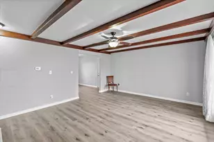 212 N 7th St, Cissna Park, IL 60924 - Photo 5