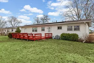 212 N 7th St, Cissna Park, IL 60924 - Photo 33