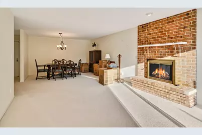 601 Lake Hinsdale Drive #112, Willowbrook, IL 60527 - Photo 5