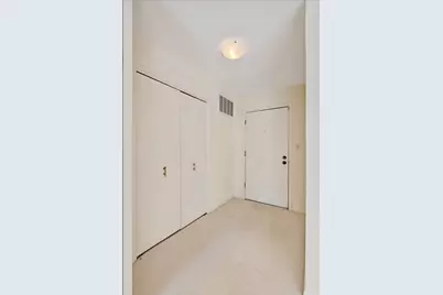 601 Lake Hinsdale Drive #112, Willowbrook, IL 60527 - Photo 3