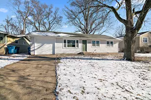 208 Sycamore Ln, Momence, IL 60954 - Photo 1