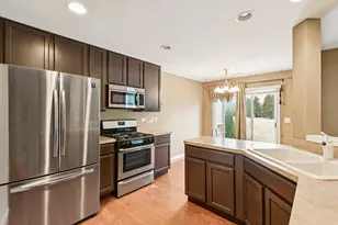 608 Hawley Dr, Oswego, IL 60543 - Photo 9