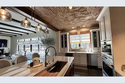 6227 N Sauganash Avenue, Chicago, IL 60646 - Photo 3