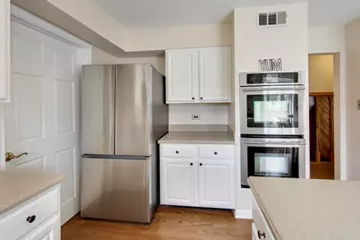 2013 N Windsor Drive, Arlington Heights, IL 60004 - Photo 9