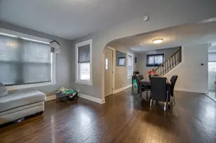 702 Jackson St, Aurora, IL 60505 - Photo 3