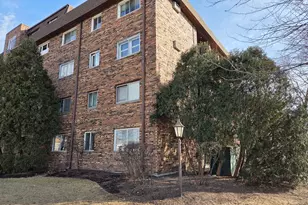 7117 W 93rd St, Oak Lawn, IL 60453 - Photo 1