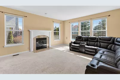 359 W Asbury Drive, Round Lake, IL 60073 - Photo 15