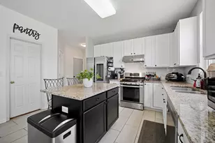 82 Brentwood Dr, Gilberts, IL 60136 - Photo 11